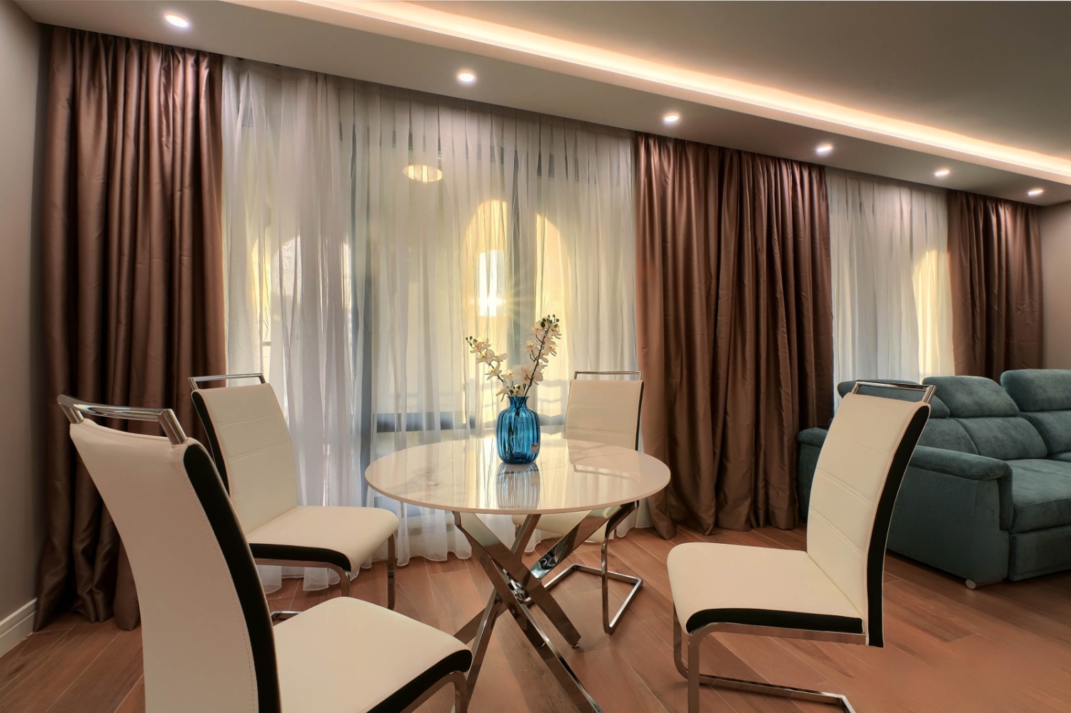 Apartment with 1 bedroom and balcony (65 sq m)