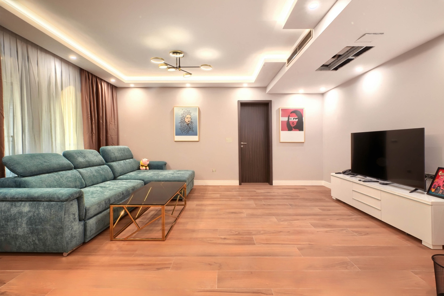 Apartment with 1 bedroom and balcony (65 sq m)