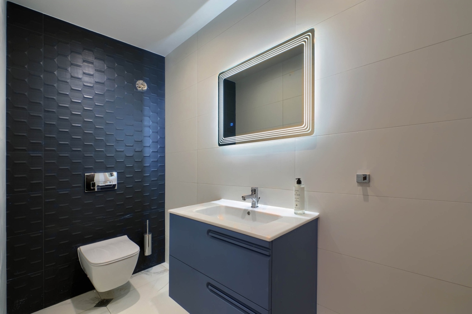 Apartment with 1 bedroom and balcony (65 sq m)